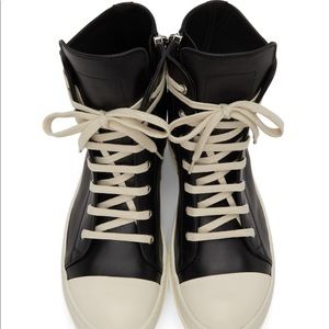 RICK OWENS
MENS Black Grained Leather Sneakers